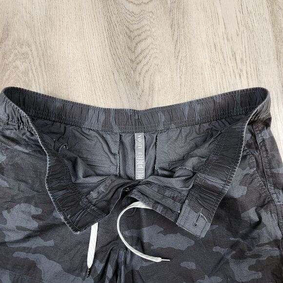Vuori Ripstop Camo Shorts size XL - Picture 6 of 7